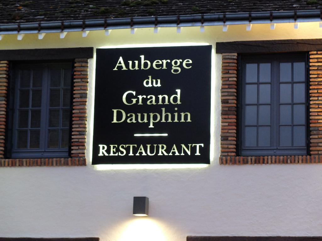 Auberge Du Grand Dauphin Dhuizon Eksteriør bilde