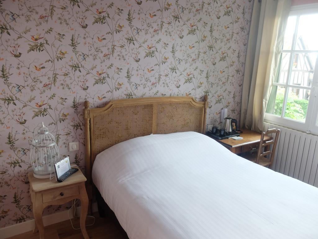 Auberge Du Grand Dauphin Dhuizon Rom bilde