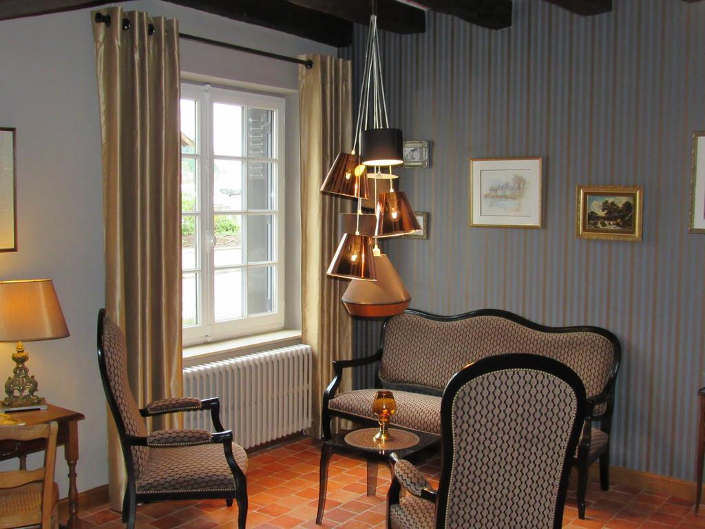 Auberge Du Grand Dauphin Dhuizon Eksteriør bilde