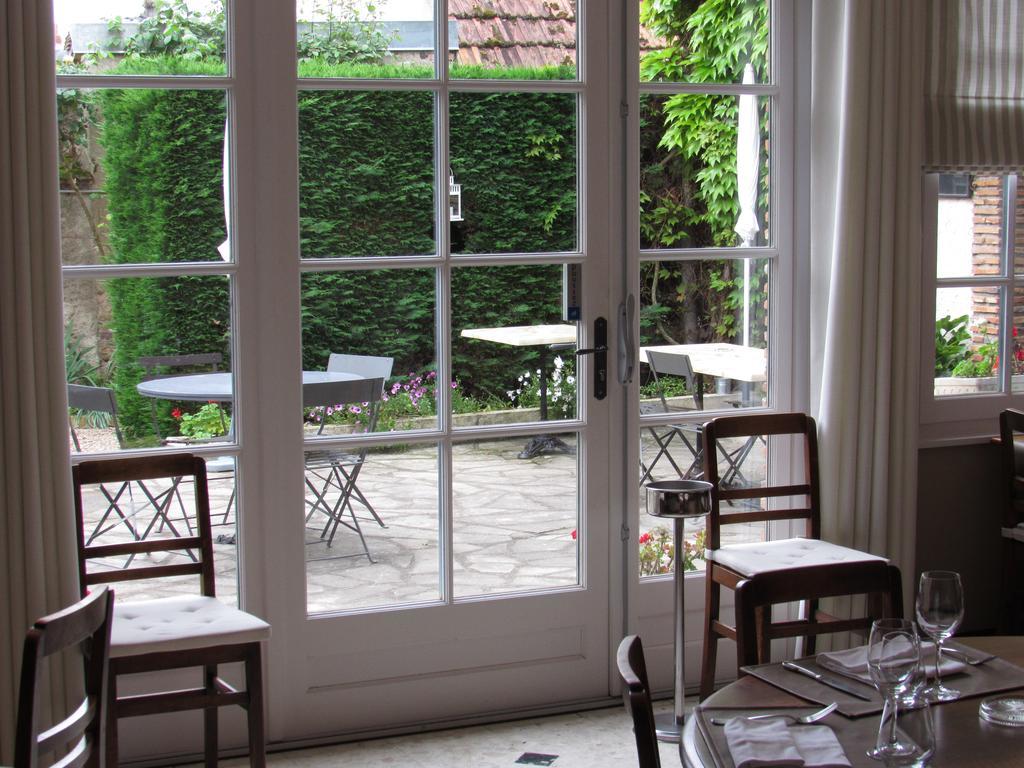 Auberge Du Grand Dauphin Dhuizon Eksteriør bilde